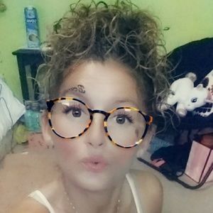 Meet your Posher, Krissy